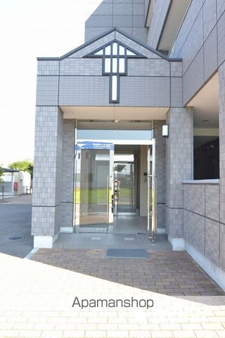 ロイヤルコーポ中川の玄関写真
