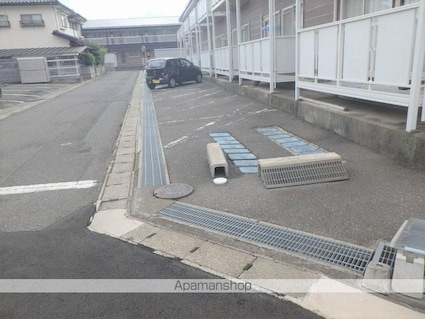 Ｓｕｒｐｌｕｓ　Ｔｗｏ塩原Ａ[1LDK/44.72m2]の駐車場2