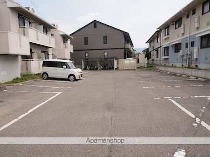 ベルジェ・荻須Ａ棟[1LDK/50.39m2]の駐車場