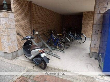 プロヴァンスヒルズ新宿[1DK/27.87m2]の駐車場