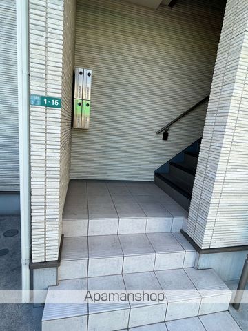 ヒルズ東雲B棟の玄関写真