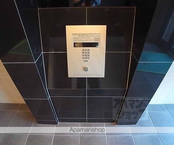 プレサンス京都四条大宮の玄関写真