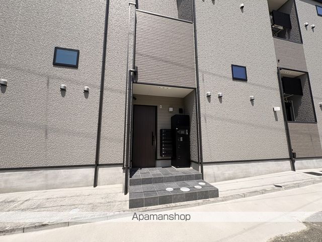 淀ヒルズの玄関写真