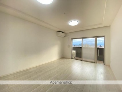 ロイヤルガーデンレインボーロード南８０１号[3LDK/78m2]のリビング・居間