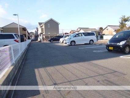 アン　ソレイエ　Ⅱ[1K/31.28m2]の駐車場2