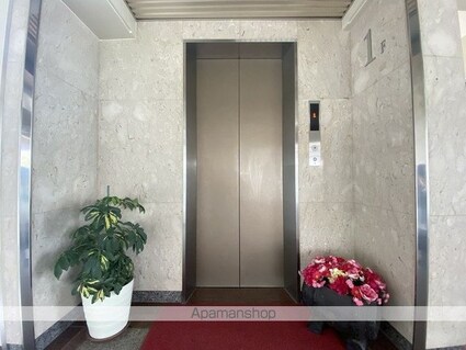 ロイヤル・シャトー一番館[3LDK/80.1m2]の共用部2