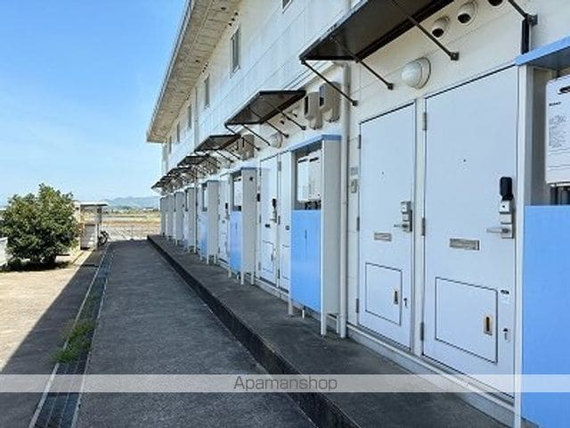 レオパレスクレール山代温泉の玄関写真