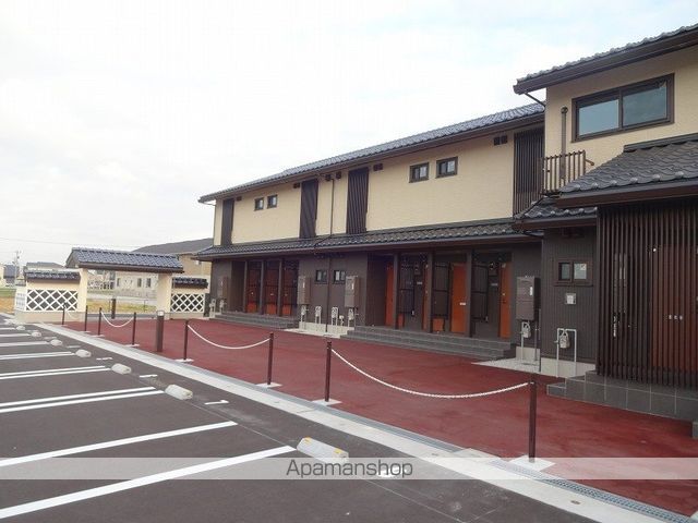 ROYAL西荒屋の玄関写真