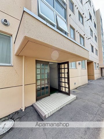 シャトーム吉川町の玄関写真