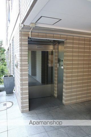 アーバンライフ目白駅前の玄関写真