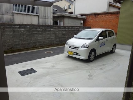 和歌山県和歌山市弁財天丁[1R/26.07m2]の駐車場