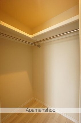 ロイヤルパークスＥＲ万代[2LDK/64.72m2]の収納