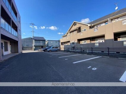 フィネス２０００[3DK/60.26m2]の駐車場