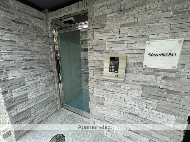 SIETE西宮北口の玄関写真