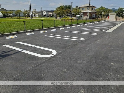 ララ・セゾン[1LDK/50.18m2]の駐車場