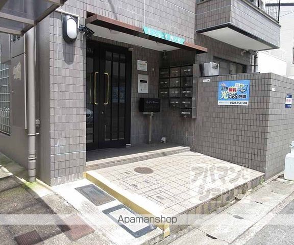 アースコート四ノ宮の玄関写真