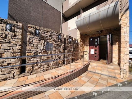 東京都日野市万願寺１丁目[1K/25.8m2]のエントランス