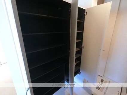 レジーア[3LDK/72.11m2]の玄関