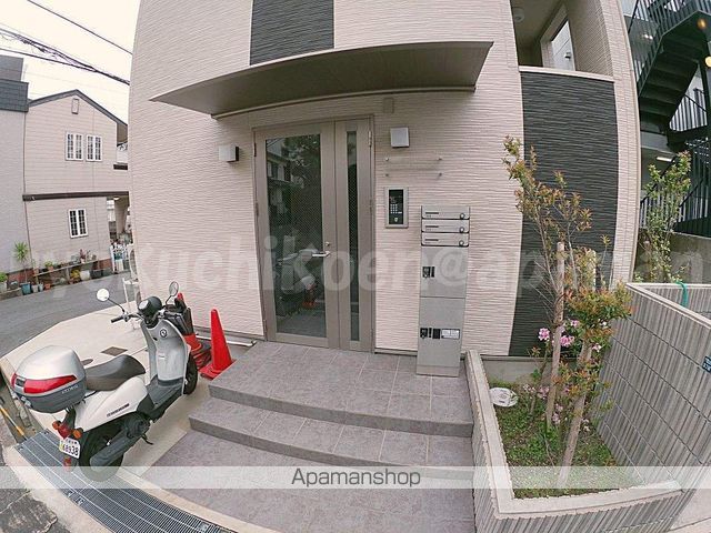 カーサ千里山西の玄関写真
