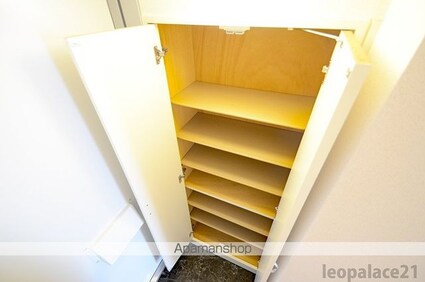 レオパレスカローレ[1K/20.81m2]の玄関