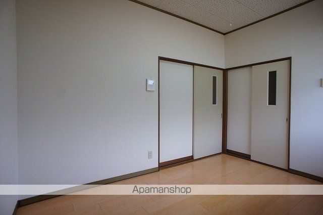 ロイヤルハイツAの内装写真
