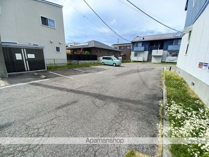 クレストファイブ　Ｃ[3LDK/62.92m2]の駐車場