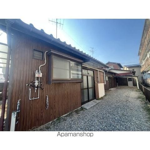 羽島市須賀戸建東棟の玄関写真