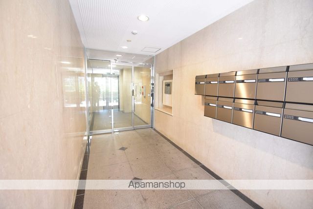 LUXES大手町の玄関写真