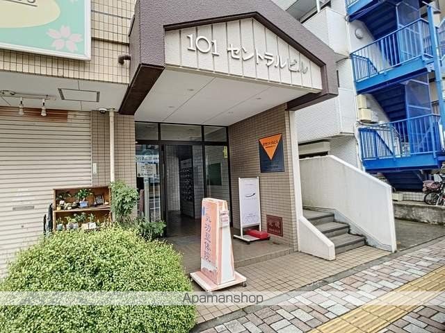101セントラルビルの玄関写真