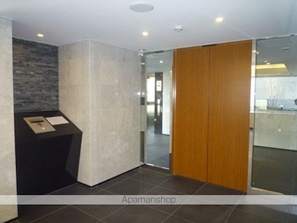 パークハビオ東中野[1R/26.53m2]のエントランス2