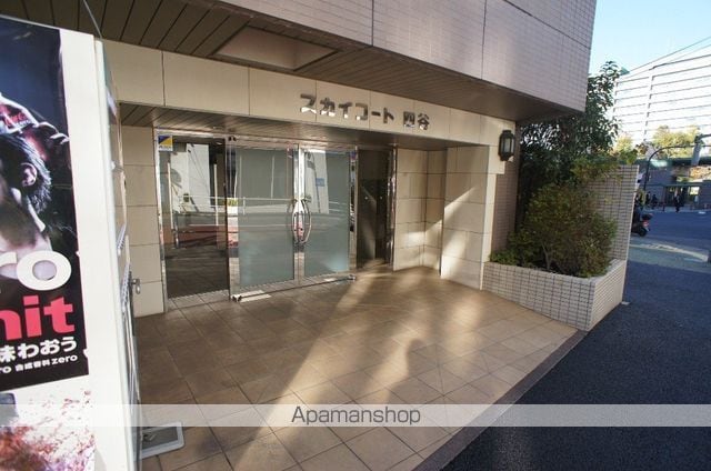 スカイコート四谷の玄関写真