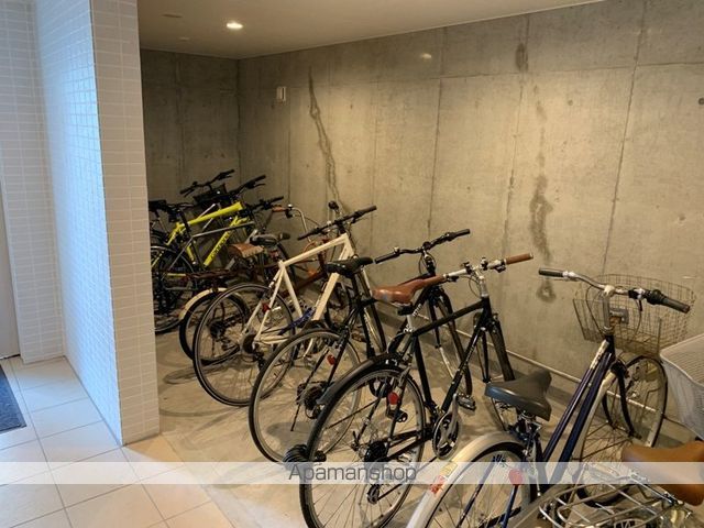 クレステージ西岡の玄関写真