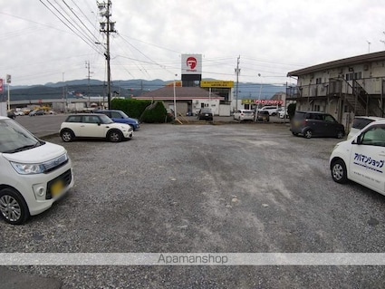 フォーブル百瀬[1K/19.8m2]の駐車場