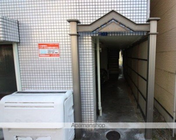 ロイヤルハイツの玄関写真