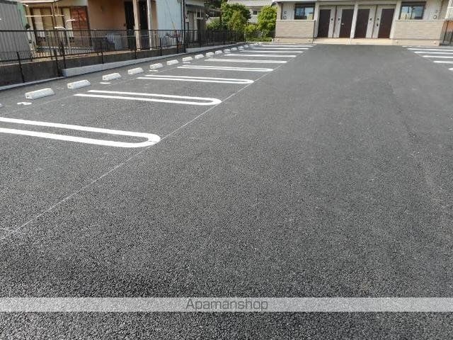 グランファミーユⅢ[2LDK/58.93m2]の駐車場2