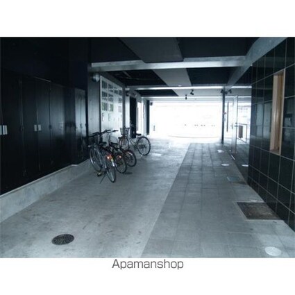 フラワーシティＩＮブラボン[1R/31.26m2]の駐車場2