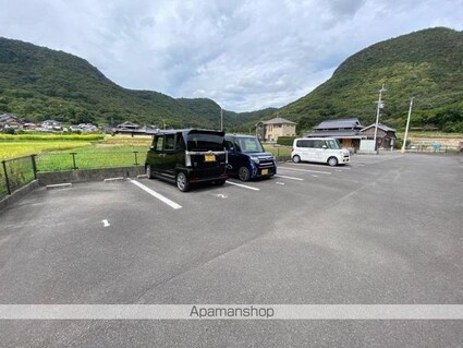サンフィールドⅢ[1R/42.23m2]の駐車場