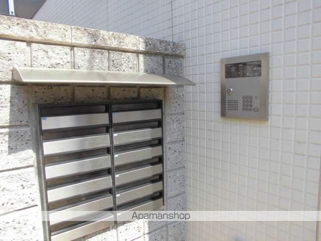 ダリア新高円寺の玄関写真