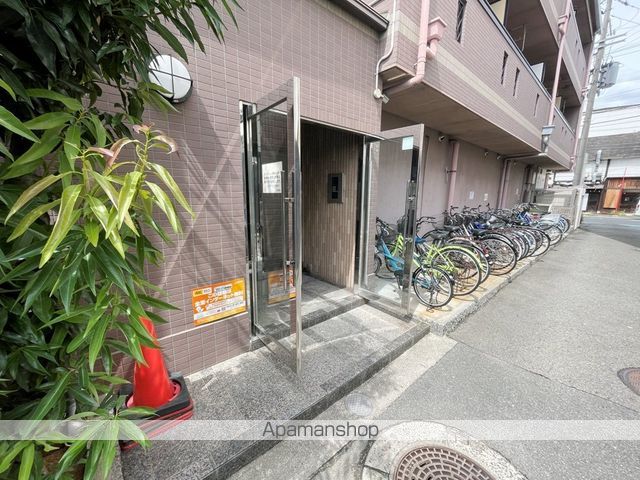 ロイヤルガーデンの玄関写真