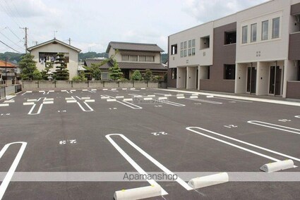 ライジングムサシ[2LDK/54.7m2]の駐車場2