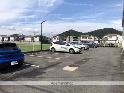レオパレスカナート[1K/23.18m2]の駐車場2