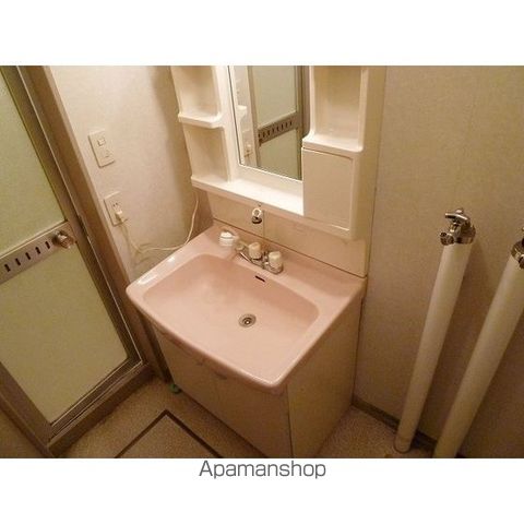 グローリアス川沿の内装写真