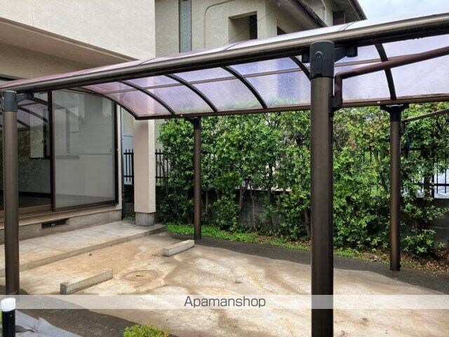 上北沢戸建[4SLDK/136.21m2]の駐車場