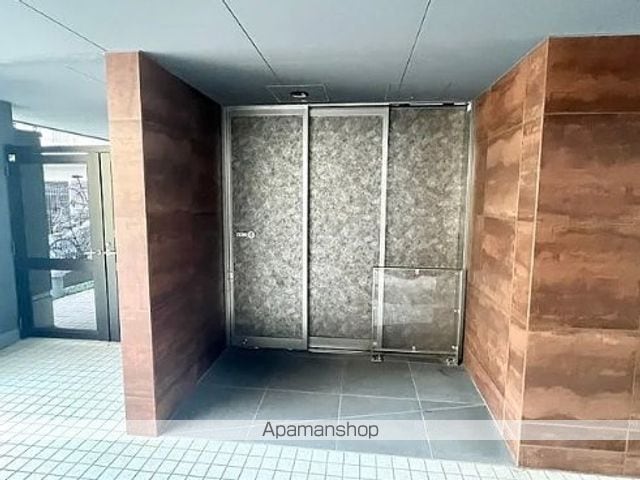 レジディア亀戸プレイスの玄関写真