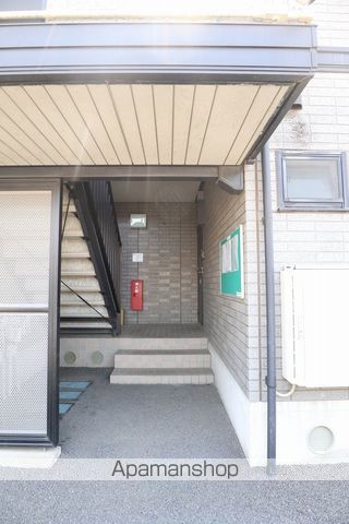 クレストI・IIの玄関写真