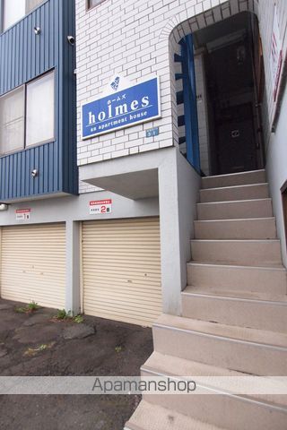 HOLMESの玄関写真