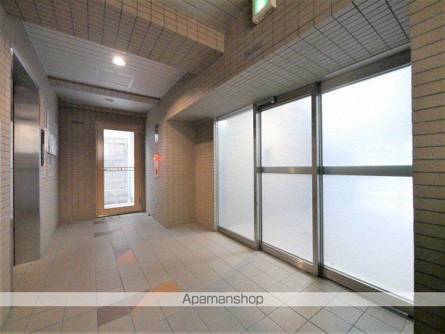 エスリード新大阪第5の玄関写真