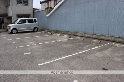 レオパレスコスモ[1K/19.87m2]の駐車場