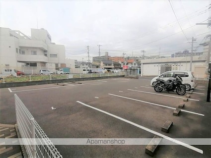 レオパレスカメリア[1K/20.28m2]の駐車場2