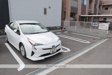 ユーヴェＳ　Ⅵ[1LDK/45.86m2]の駐車場2